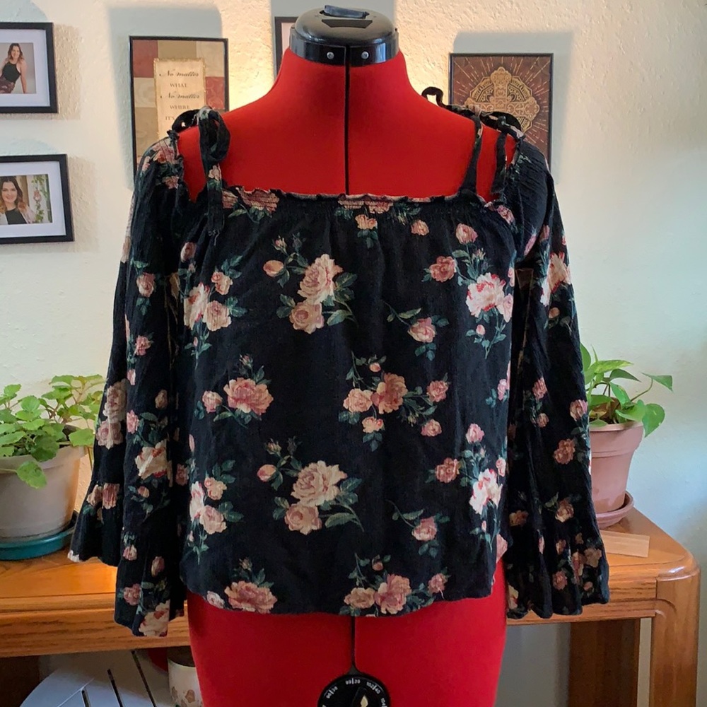 American Eagle Outfitters Floral Top-Black - Picture 3 of 12